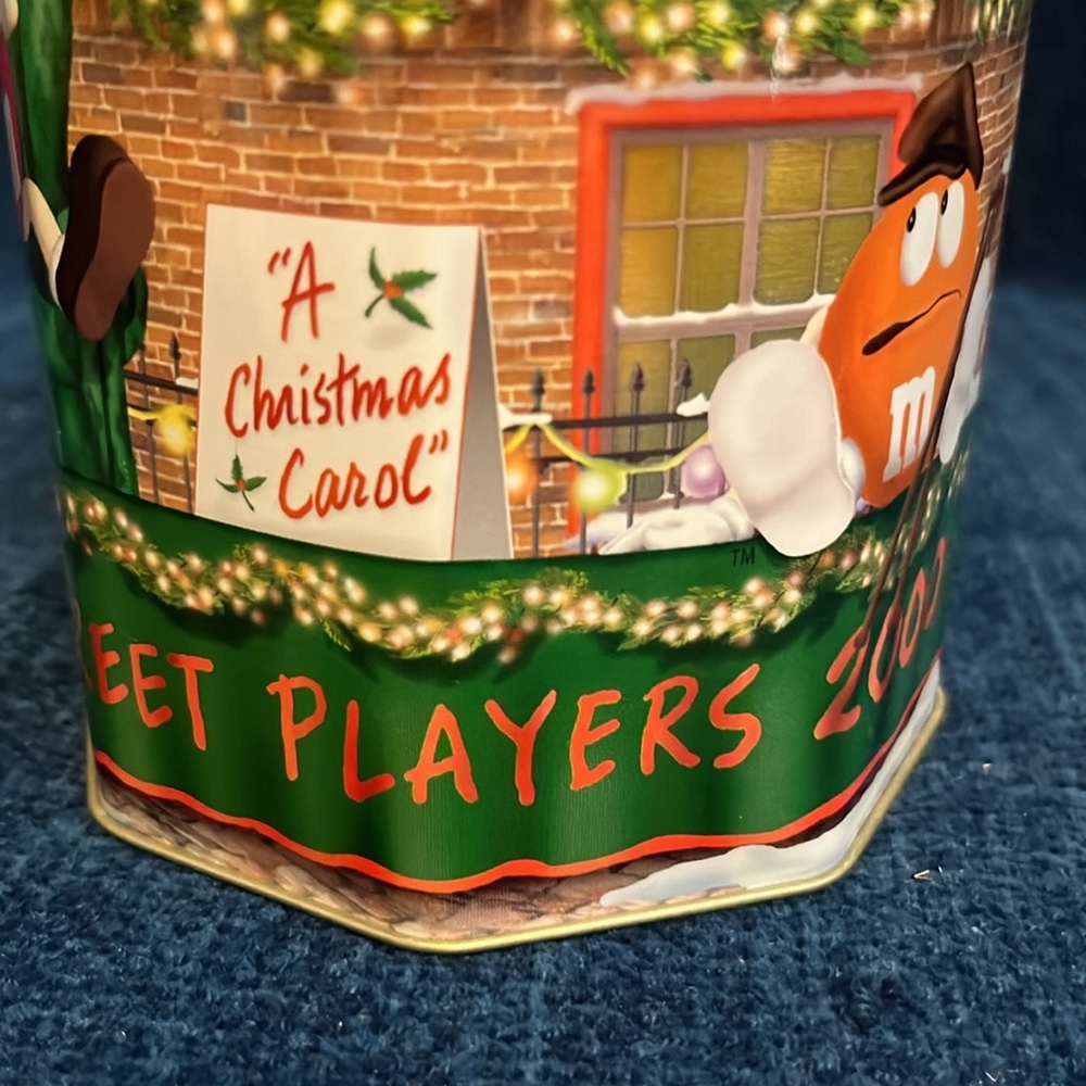 Two Limited Edition Vintage M&Mโs Christmas Tins - Picture 5 of 16